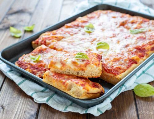 Pizza in teglia – Ricetta base semplice