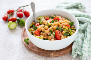 insalata di salmone ceci e zucchine