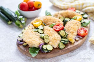 petto di pollo con zucchine e pomodorini al forno