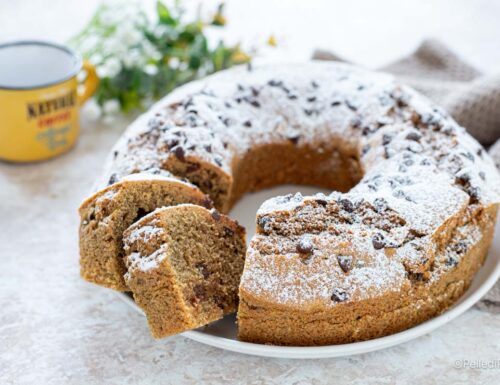 Ciambella al caffè e gocce di cioccolato