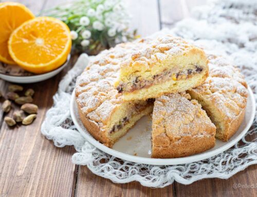 Sbriciolata con ricotta, pistacchi, cioccolato e arancia