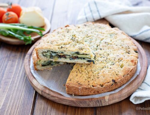 Torta rustica con puntarelle, scamorza e pomodori secchi