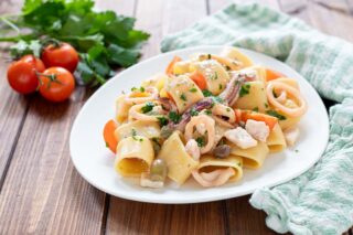 pasta con calamari e pesce spada