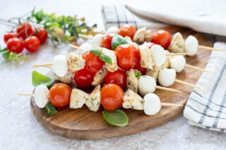 spiedini di pollo alla caprese