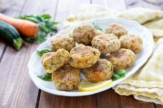 polpette di pollo con zucchine e carote