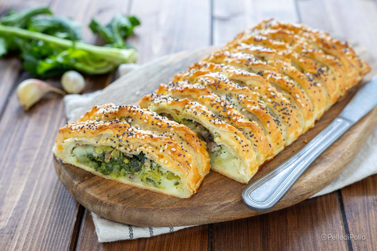 strudel salato con cime di rapa e salsiccia