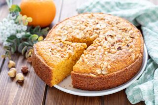 torta di carote e nocciole vegana