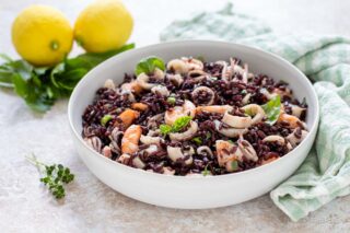 insalata di mare con riso venere