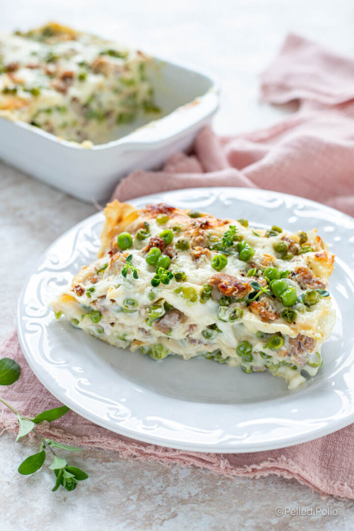 lasagne con piselli e salsiccia