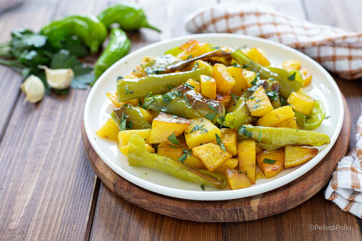 friggitelli e patate in padella