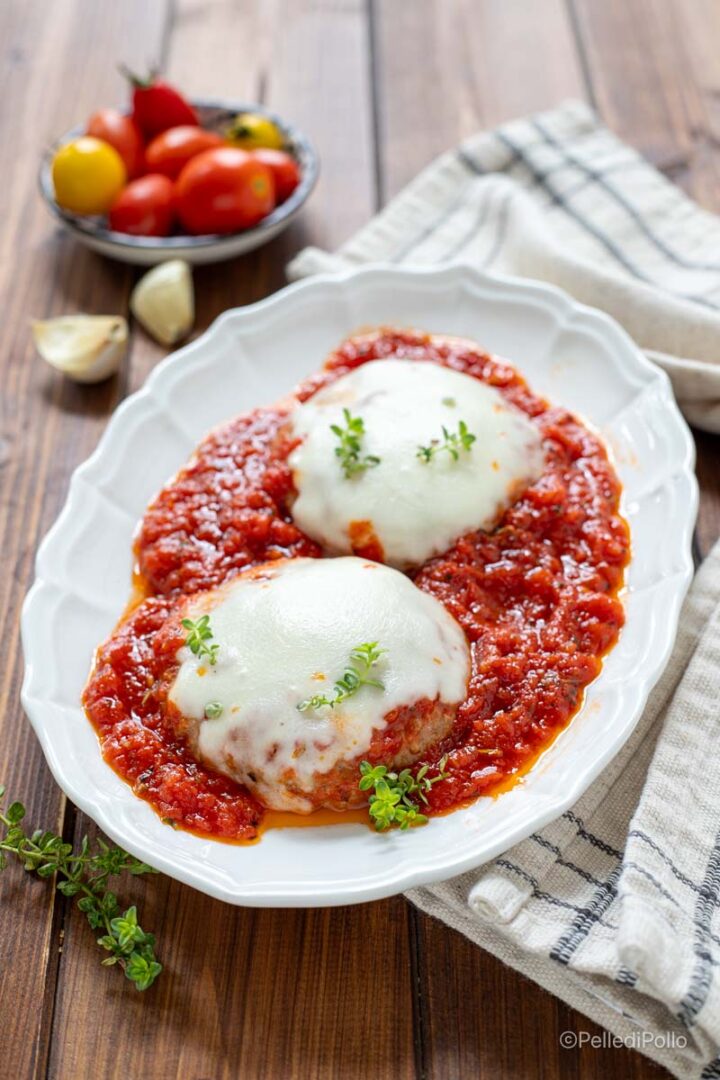 hamburger con pomodoro e formaggio filante