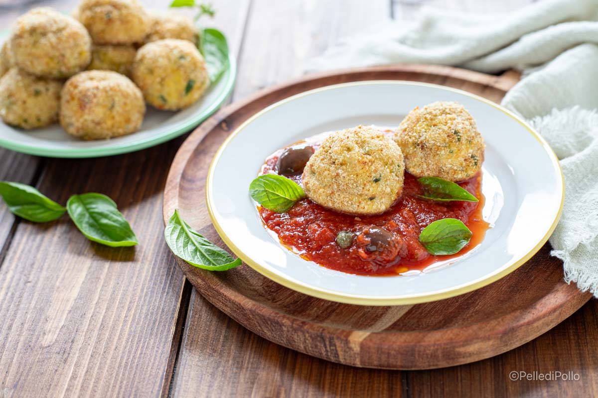 polpette di pesce e olive con sugo di pomodoro