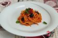 Spaghetti 'nduja e olive nere al forno