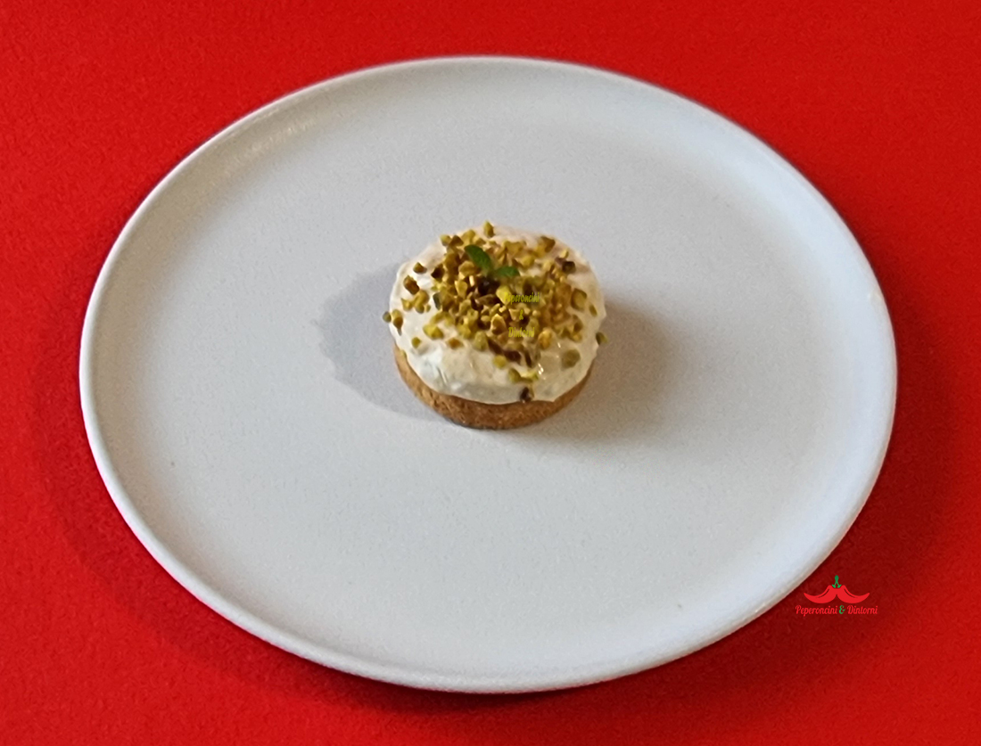 Cheesecake con Formaggio spalmabile di kefir e granella di pistacchio Cheesecake con Formaggio spalmabile di kefir e granella di pistacchio
