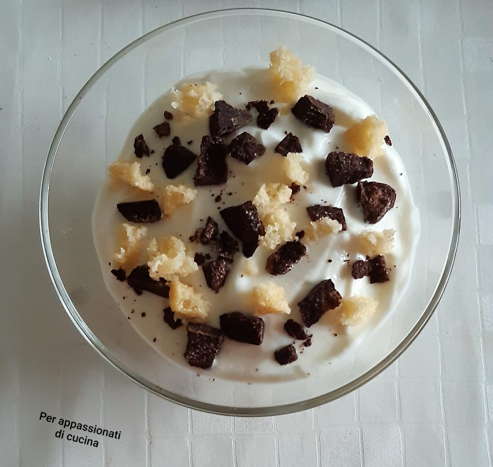 yogurt greco con cioccolato