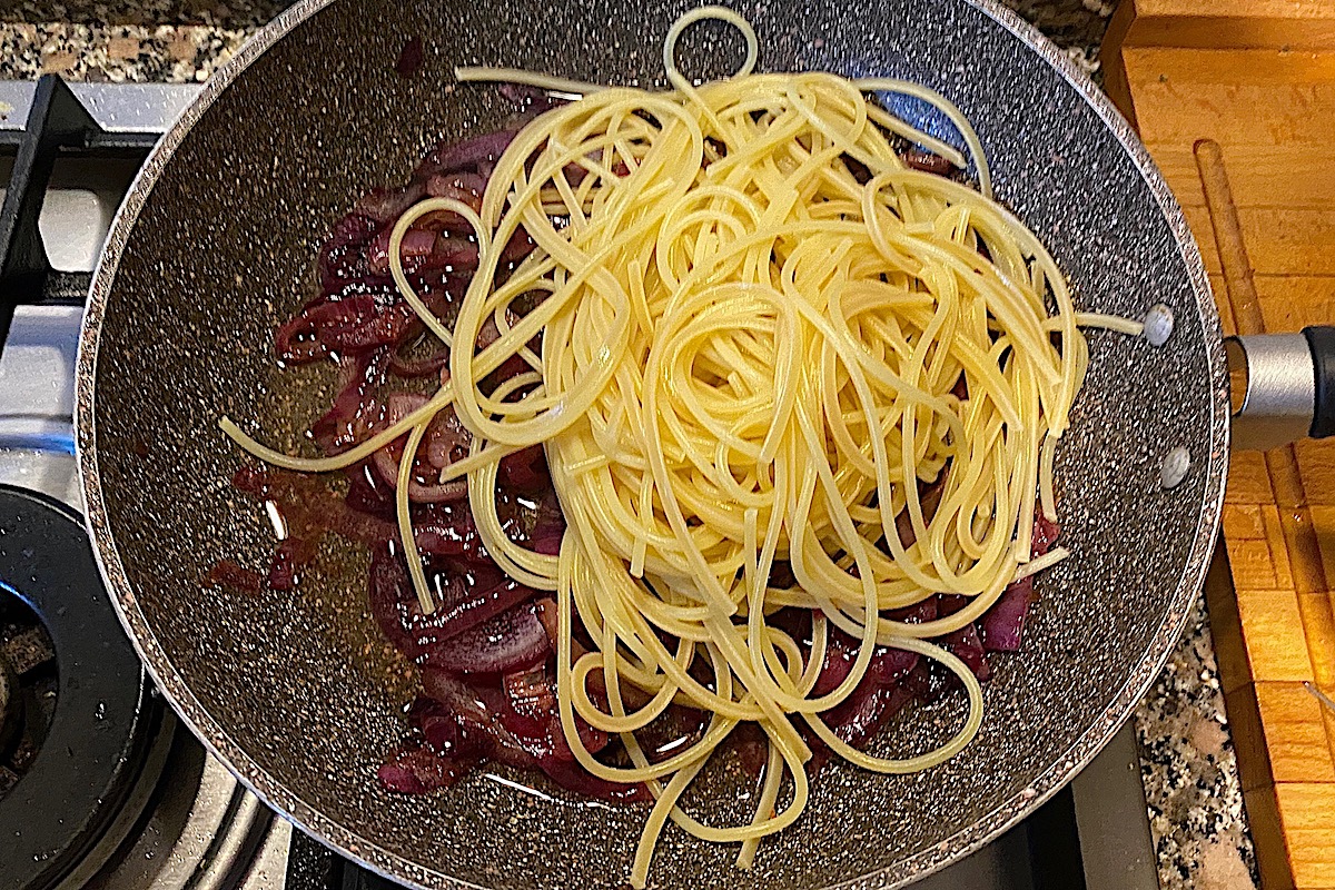Spaghetti alla cipolla- La cucina di piero benigni e la tradizione italiana