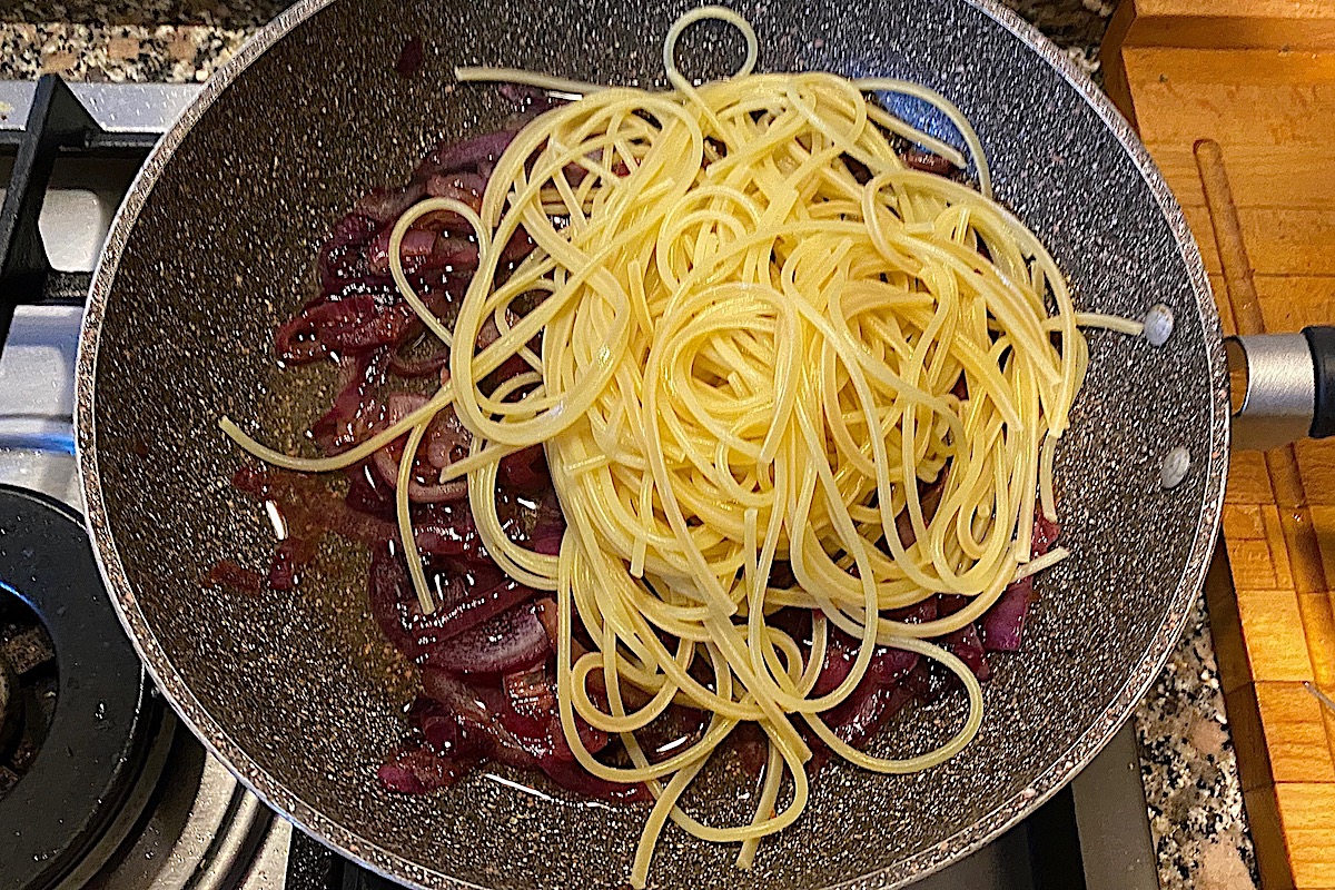 Spaghetti Alla Cipolla- La Cucina Di Piero Benigni E La Tradizione Italiana