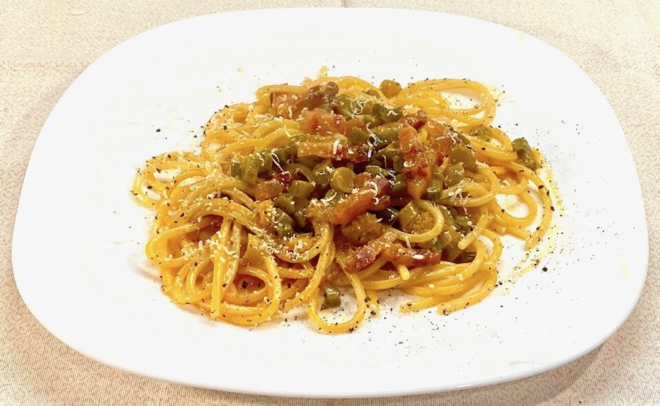 Spaghetti con talli di aglione e guanciale