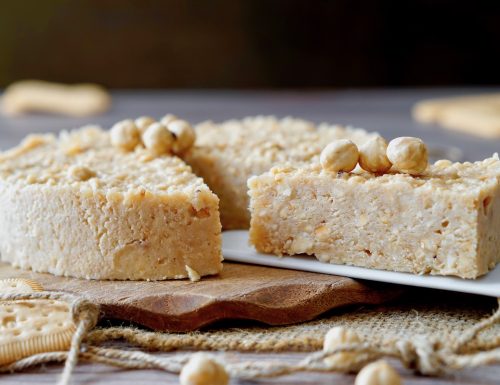 Torta al Cioccolato Bianco e Nocciole Senza Cottura