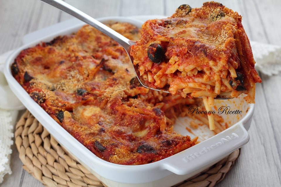 bucatini alla pizzaiola gratinati in forno