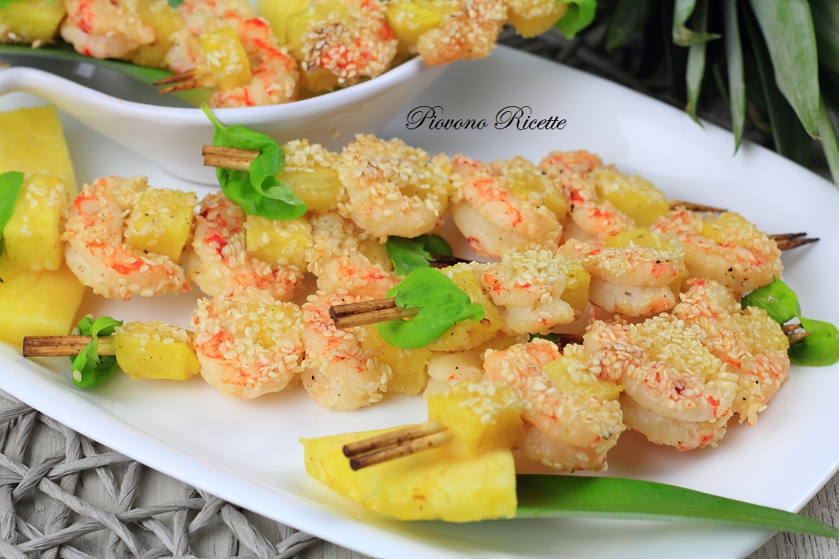 spiedini di gamberi e ananas