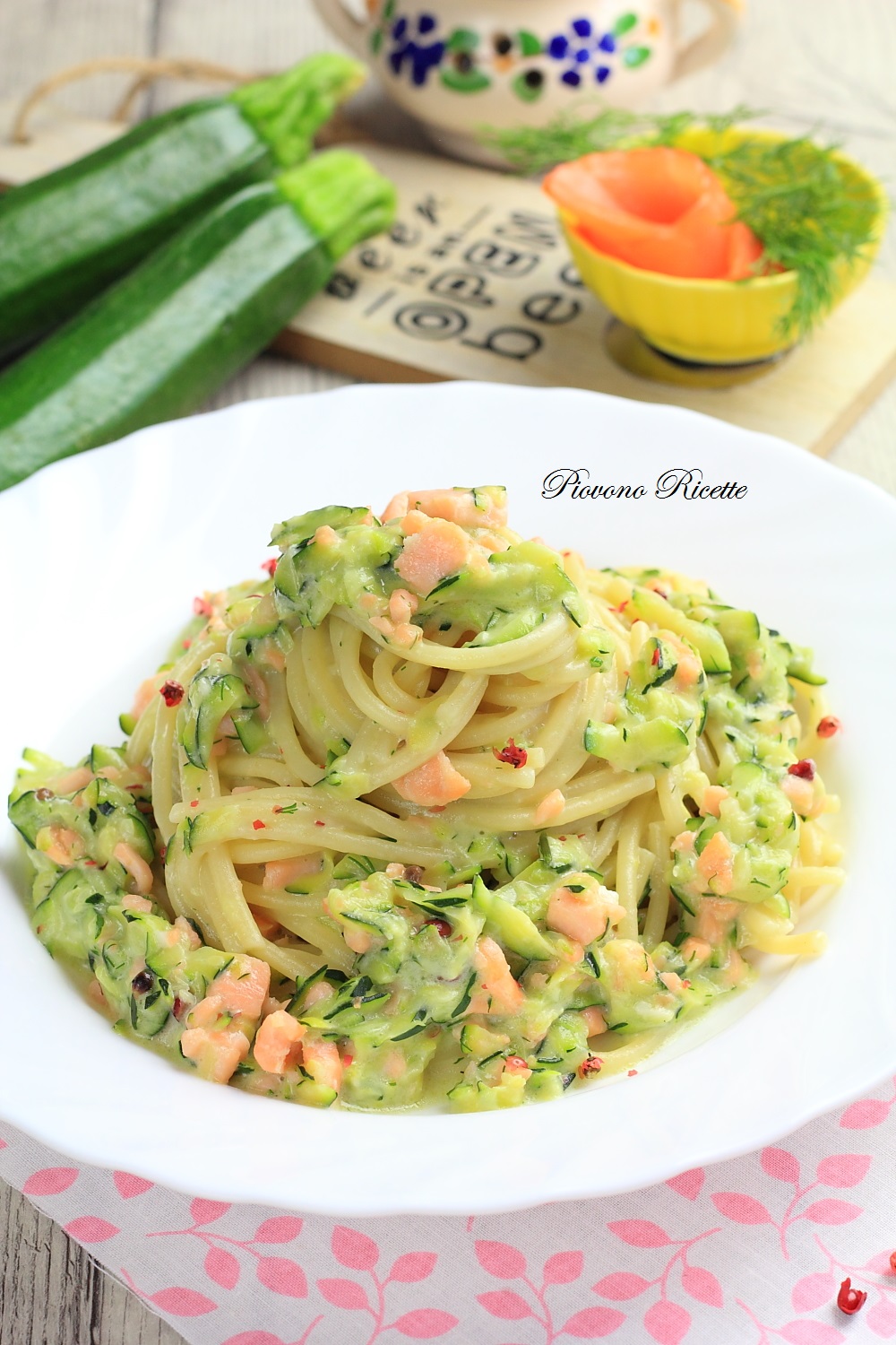Pasta con salmone e zucchine - cremosa, ghiotta e saporita