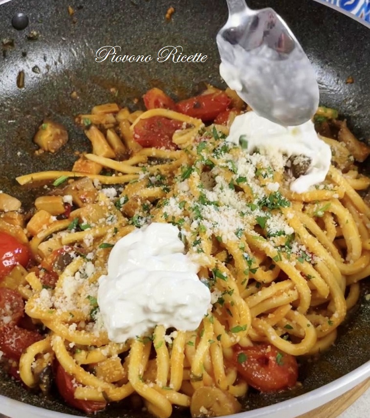 pasta con funghi e stracciatella