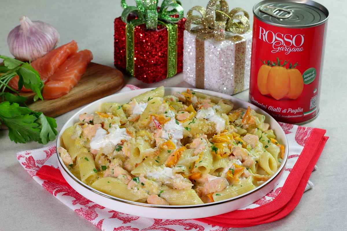 pasta con datterini gialli salmone