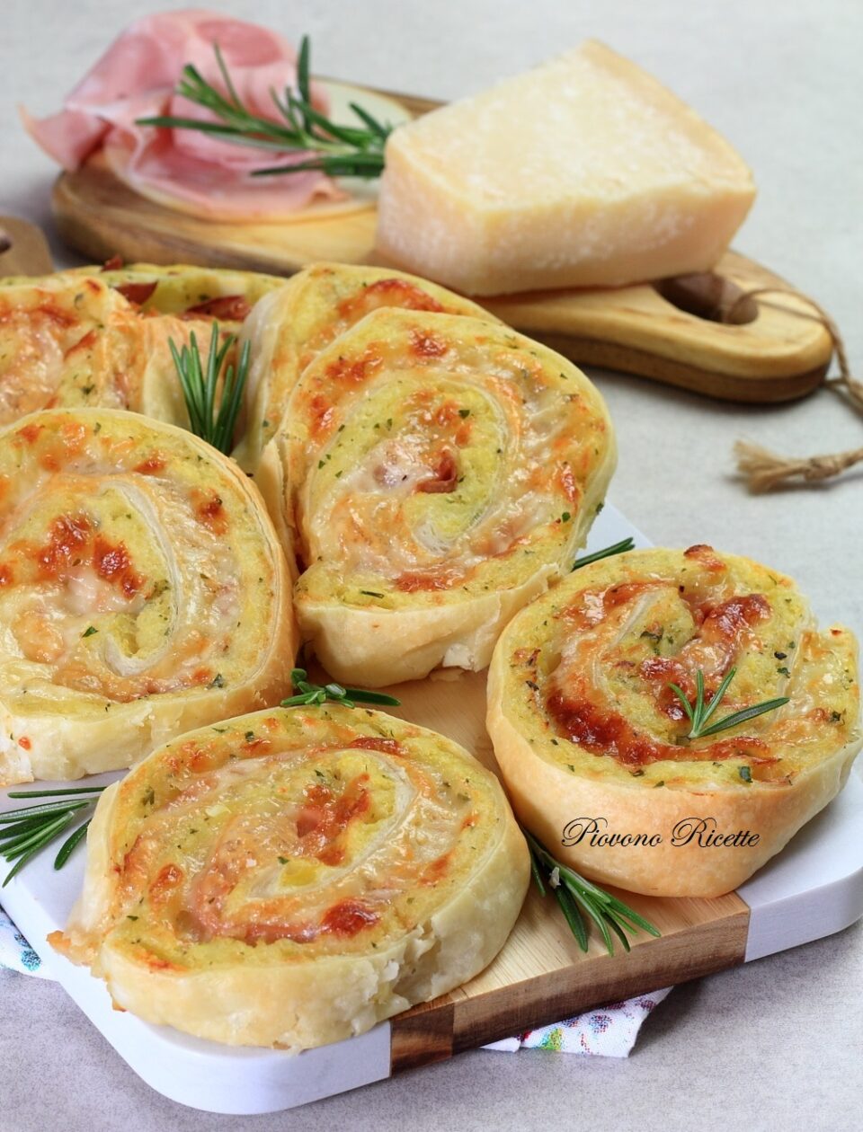 girelle di sfoglia con patate e mortadella