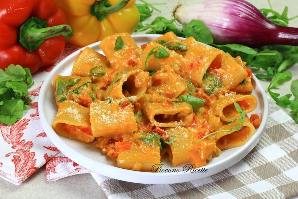 pasta con peperoni gorgonzola e rucola