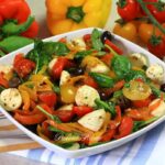 insalata di peperoni mozzarella e spinacini
