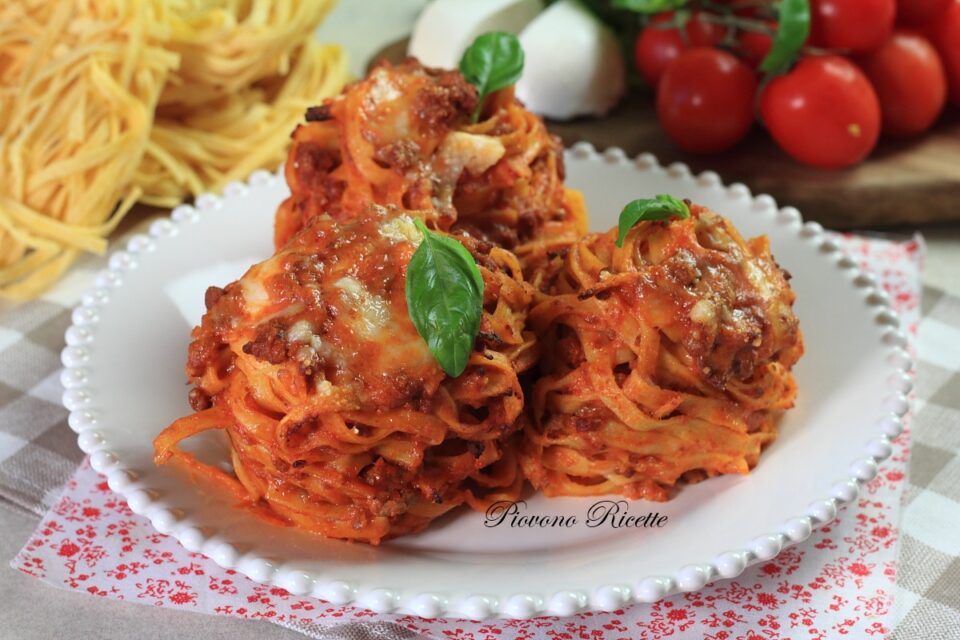 nidi di tagliatelle al forno