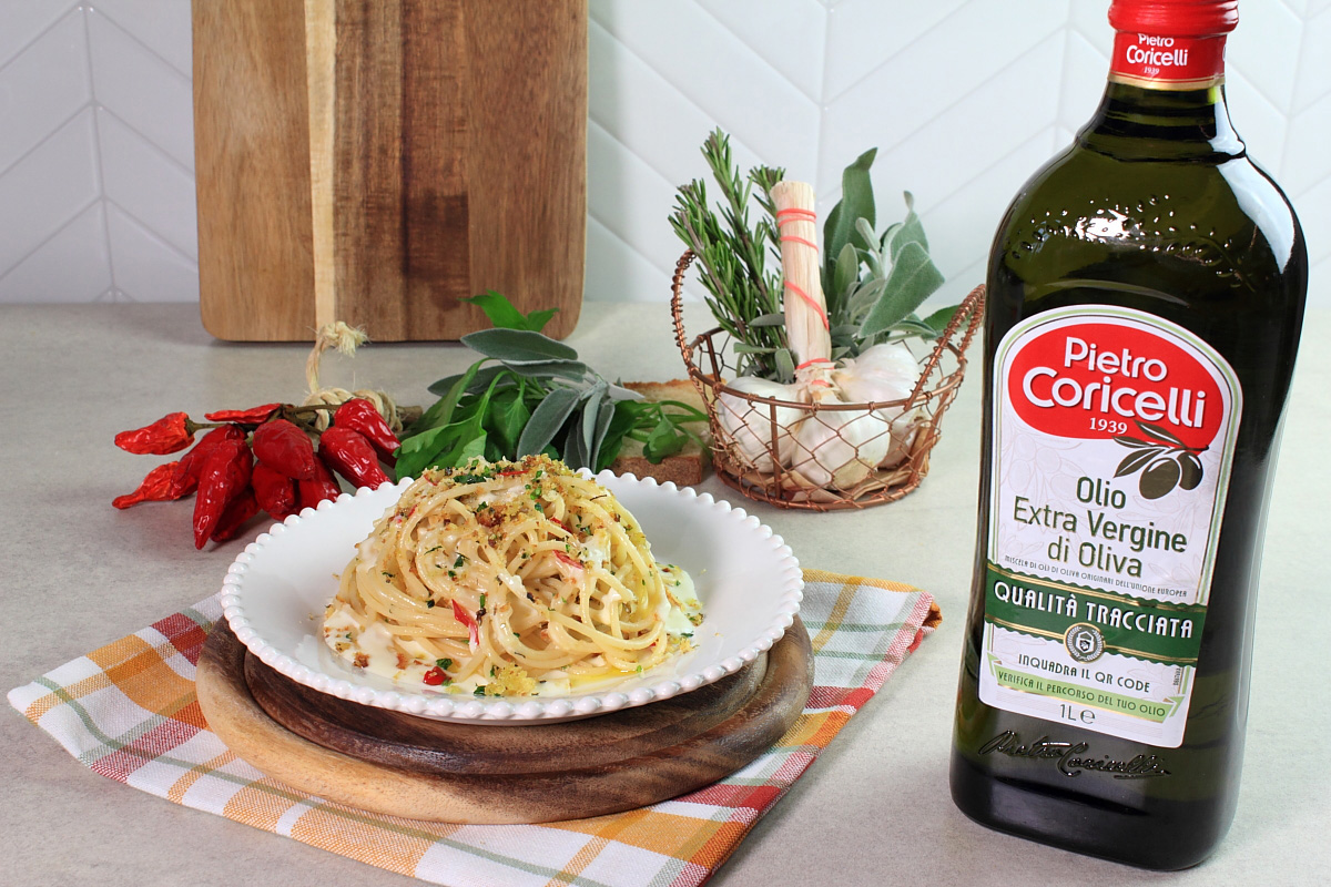 spaghetti con crumble di pane