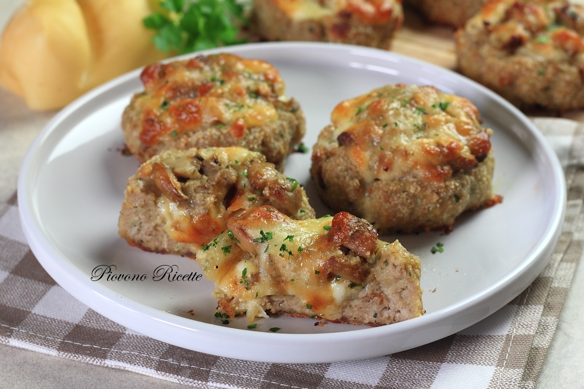 medaglioni di carne con funghi e scamorza