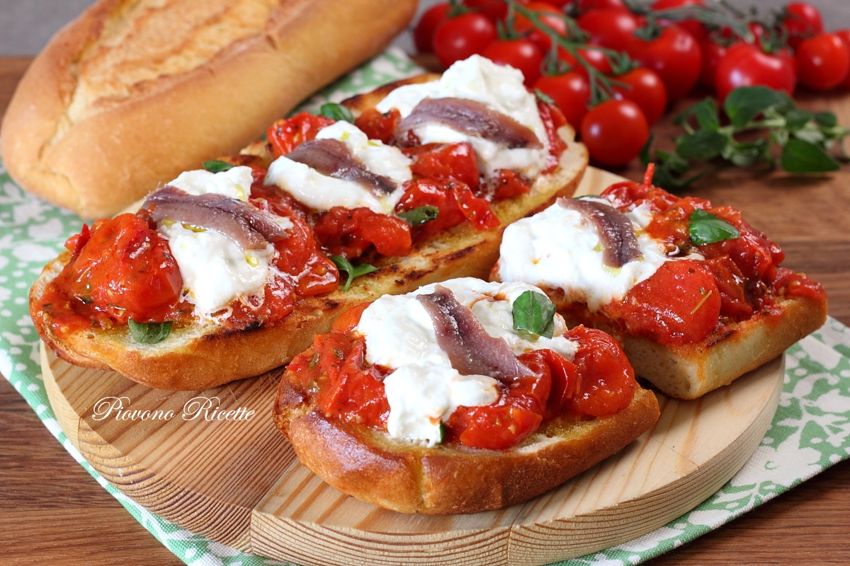 crostoni con pomodori scattarisciati
