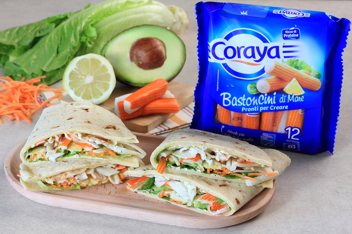 Piadina con bastoncini di mare e avocado
