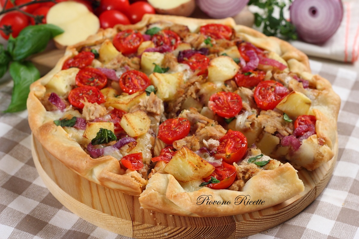 torta salata con tonno patate e cipolle