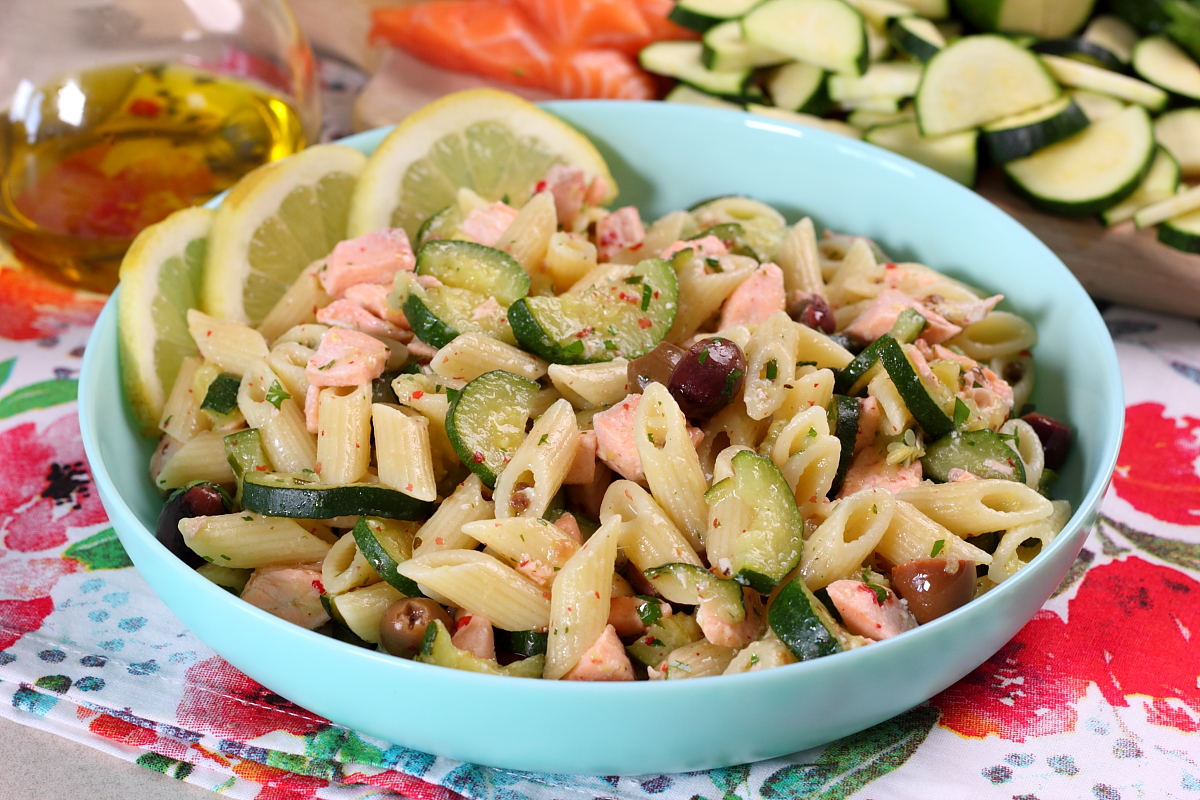pasta fredda con zucchine e salmone