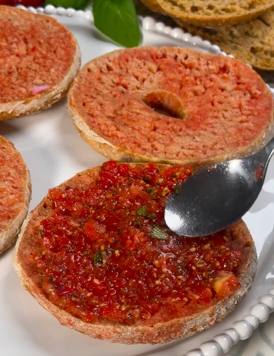 frise con cipolle marinate