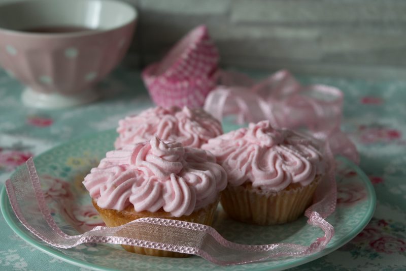 Muffin rosa con frosting al mascarpone