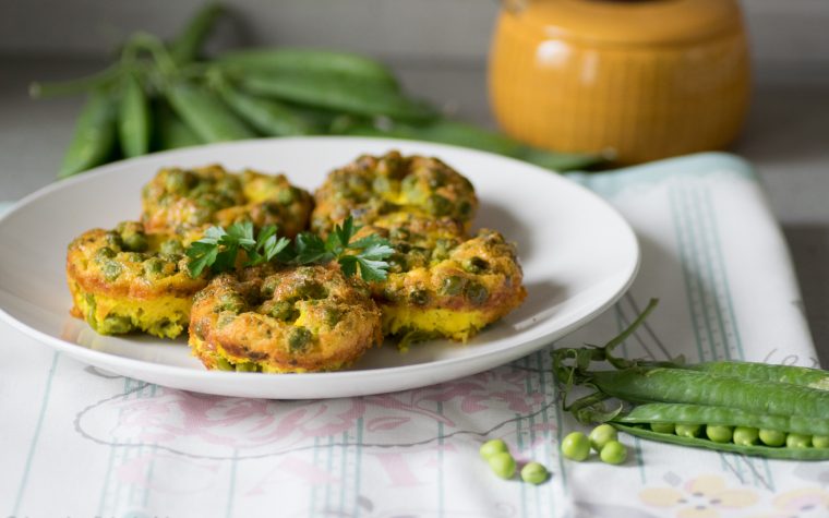 Frittatine con yogurt ai piselli, al forno Frittatine con yogurt ai piselli, al forno