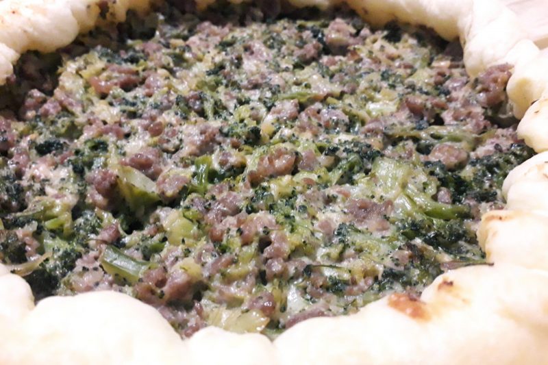 Torta rustica con salsiccia e broccoli