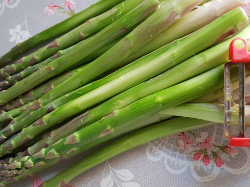 Pulire velocemente gli asparagi