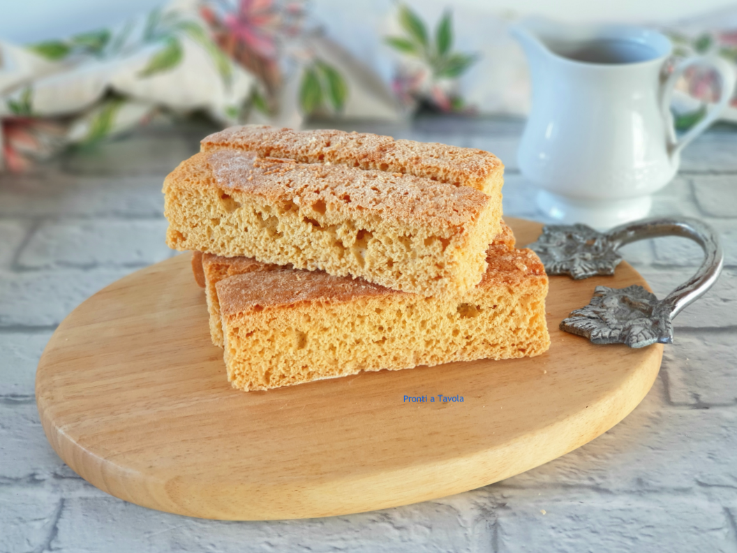 Biscotti semplici allo zucchero di canna