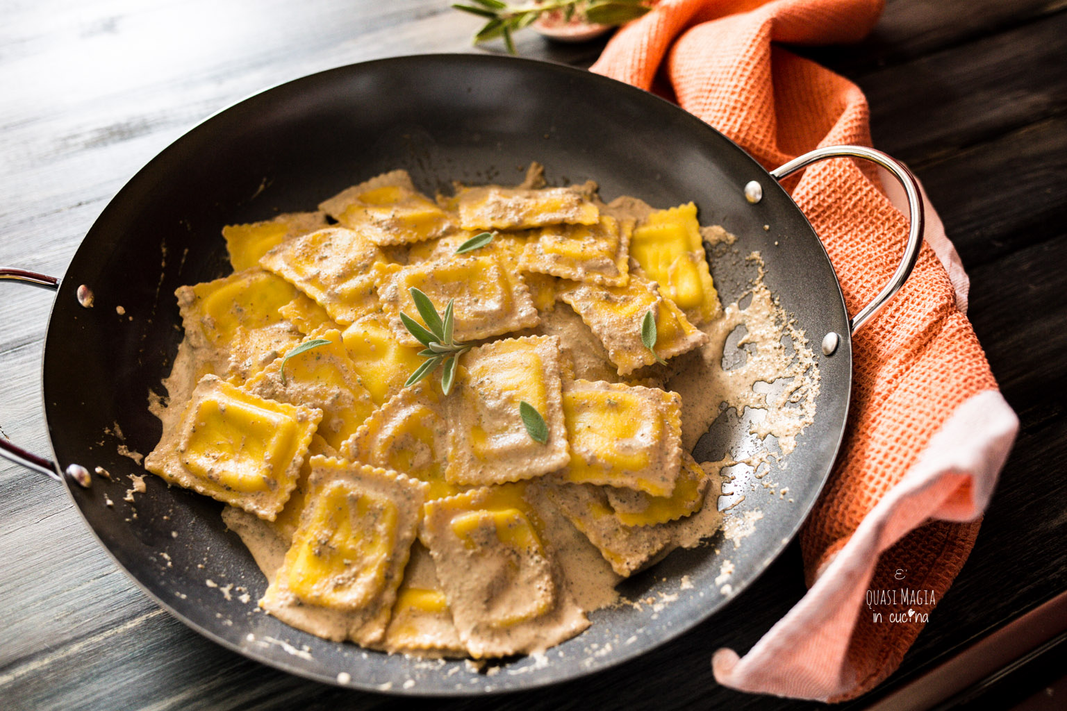 ravioli noci e salvia