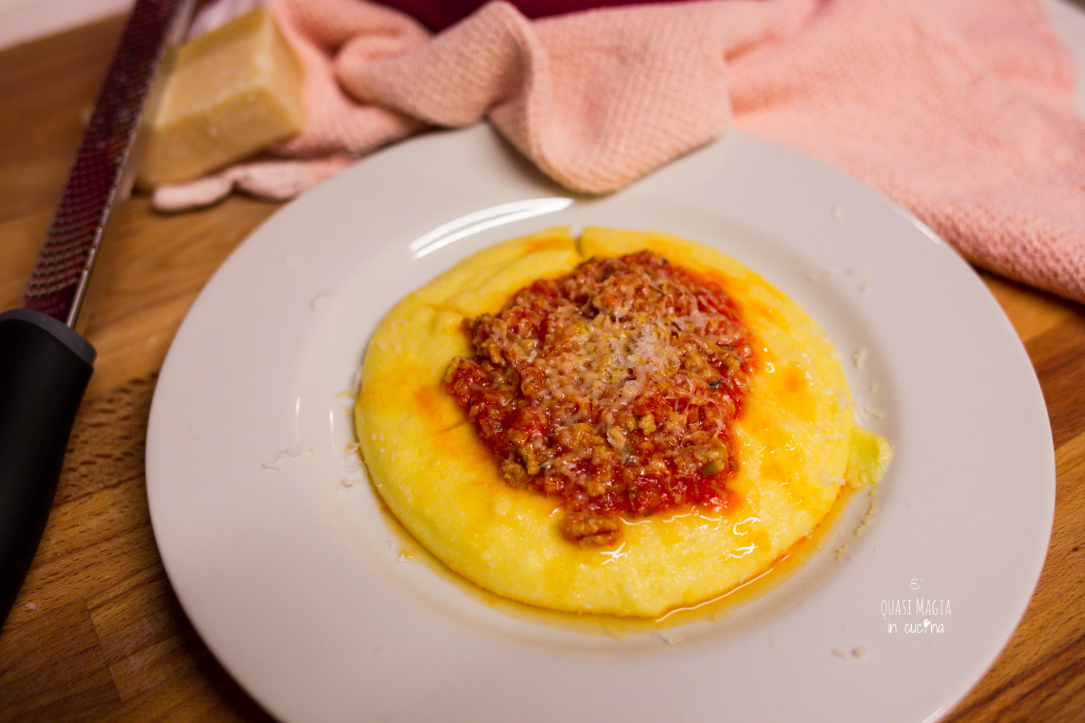 salsiccia al sugo con polenta