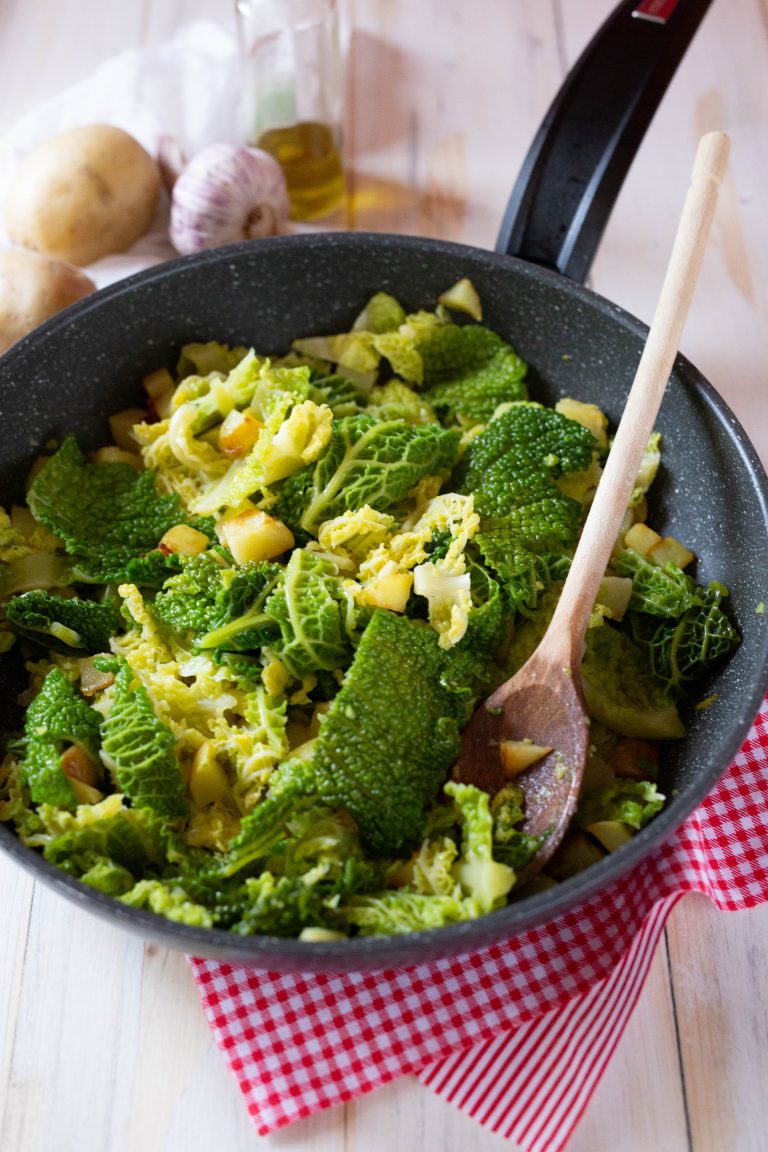 Verza E Patate In Padella, Contorno Veloce - E' Quasi Magia In Cucina