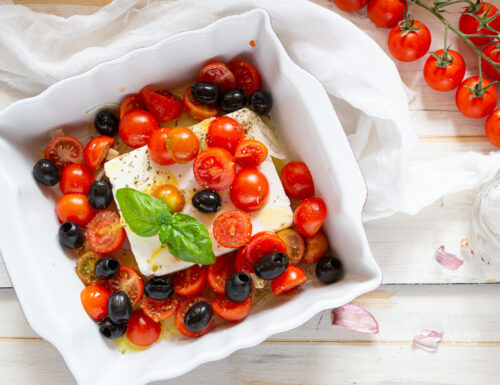 Feta al forno con pomodorini e olive