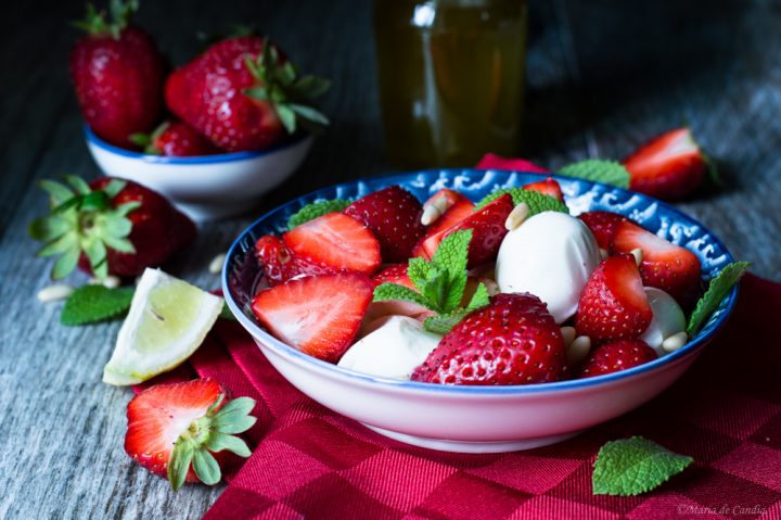 insalata di fragole e mozzarella