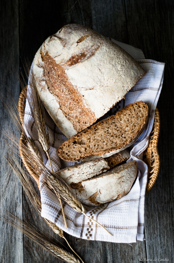 La semplicità: pane semintegrale a lievitazione naturale - Con le mani in  pasta